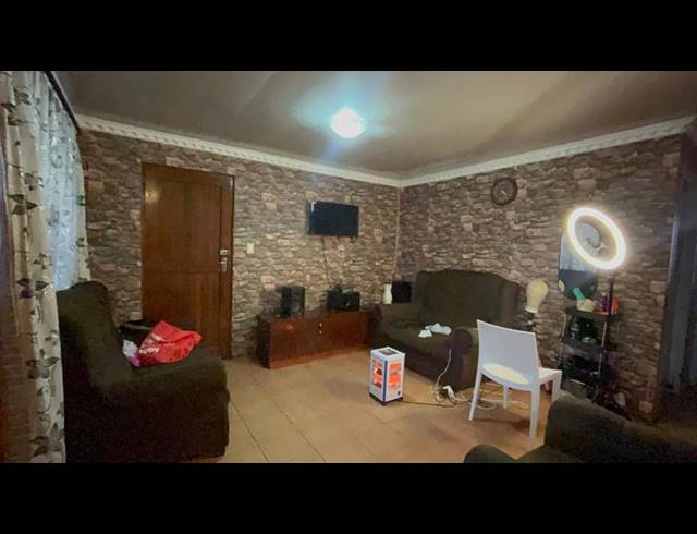 2 BEDROOM HOUSE FOR SALE IN KHAYA
